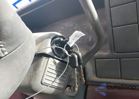 1997 Chevrolet Suburban 1500 z USA, uszkodzony, nr VIN 3GNEC16R0VG102451